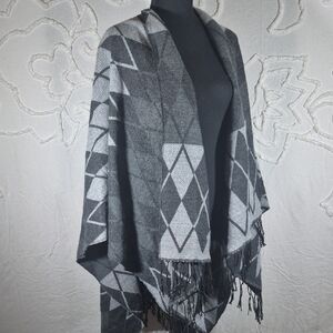 GEOMETRIC Poncho